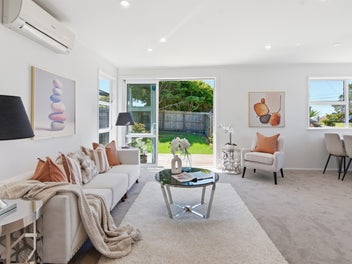 1/862 East Coast Road, Northcross, Auckland