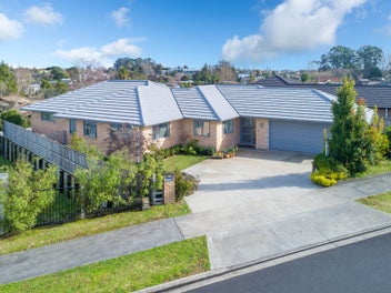 2 Blackwood Crescent, Glenview, Hamilton