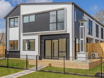 1/26 Smythe Road, Henderson, Auckland