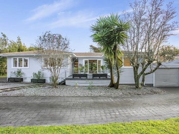 5A Bishop Street, Green Bay, Auckland