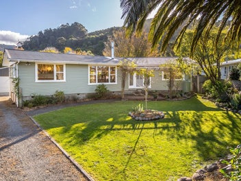 9 Card Crescent, Featherston