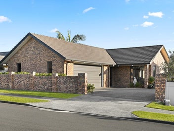 6 Compton Grove, Huntington, Hamilton