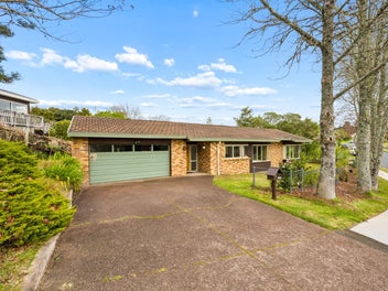 12 Woodfern Crescent, Titirangi, Auckland
