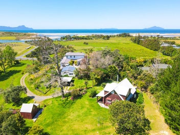 318 Cove Road, Waipu, Waipu