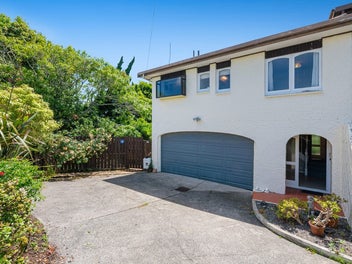 2/75 Carlisle Road, Torbay, Auckland