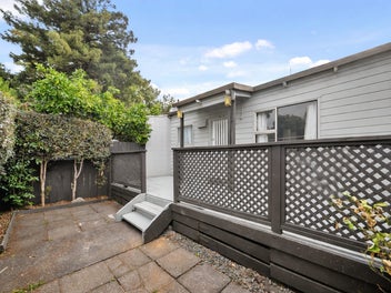 2/25A Vine Street, Mangere East, Auckland