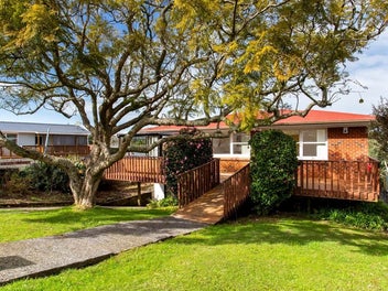 32 Valley View Road, Glenfield, Auckland