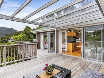 2E Foster Avenue, Huia, Auckland