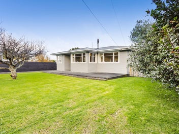16 Riemenschneider Street, Manaia, Manaia