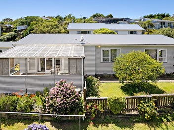 18 Florio Terrace, Tawa, Wellington