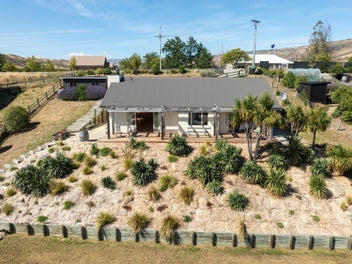 32 Hall Road, Bannockburn, Cromwell