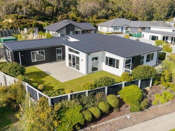 22 Banks Boulevard, Whitby, Porirua