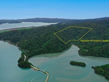 857 Dry Road, Rakopi