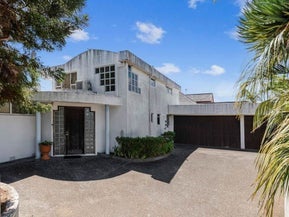 2/20 Pigeon Mountain Road, Half Moon Bay, Auckland