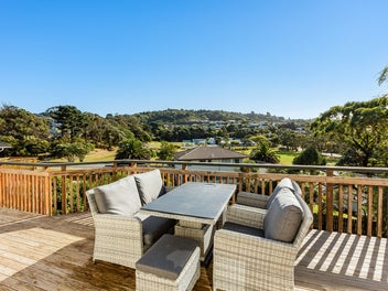 6 Ensign Lane, Whitby, Porirua