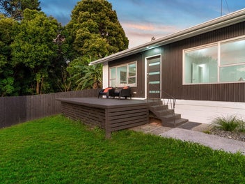 2/17 Emirau Place, Glenfield, Auckland