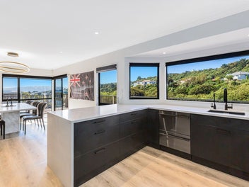 8 Glengavel Grove, Papakowhai, Porirua