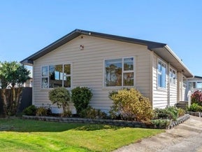 32 Brooker Grove, Newlands, Wellington