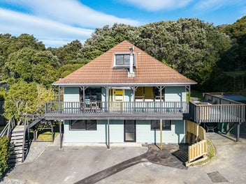 14 Longitude Place, Whitby, Porirua