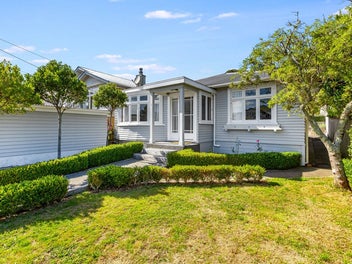 13 Firth Terrace, Karori, Wellington