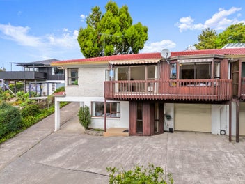 1/16A Moore Street, Hillcrest, Auckland