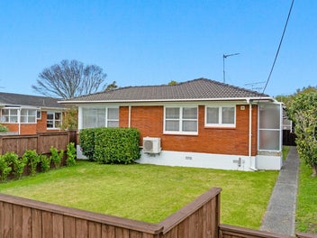 1/18 Shakespeare Road, Milford, Auckland