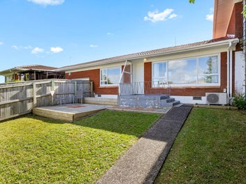 2/1 Evelyn Place, Hillcrest, Auckland
