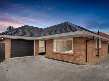2/84 Wallace Road, Papatoetoe, Auckland