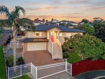 32 Canary Place, Unsworth Heights, Auckland