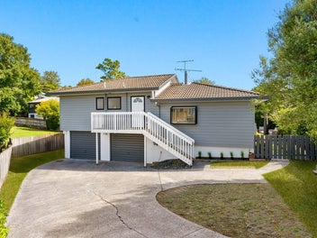 2/13 Heather Place, Sunnynook, Auckland