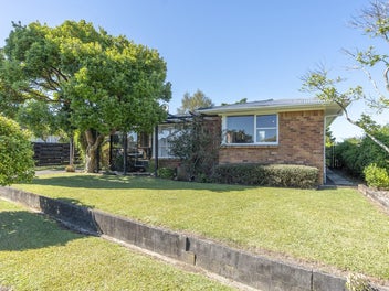 9 Gerrand Place, Chedworth, Hamilton