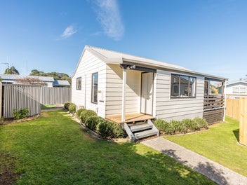 8C MacDonald Road, Glenview, Hamilton