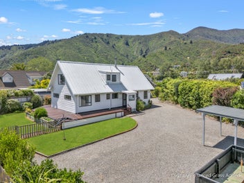 6D Beach Road, Waikawa, Picton