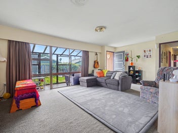 2/119A Prestons Road, Redwood, Christchurch