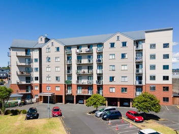 4E/17 Crown Lynn Place, New Lynn, Auckland