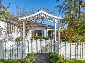 1 Fraser Road, Narrow Neck, Auckland