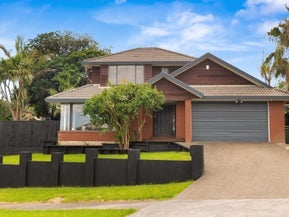 1/40 Jane Eyre Drive, Somerville, Auckland