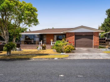 14 Poplar Grove, Whalers Gate, New Plymouth