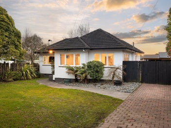 26 Forest Lake Road, Forest Lake, Hamilton