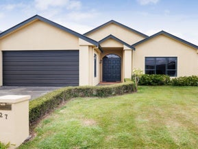 27 Royal Oak Drive, Kelvin Grove, Palmerston North