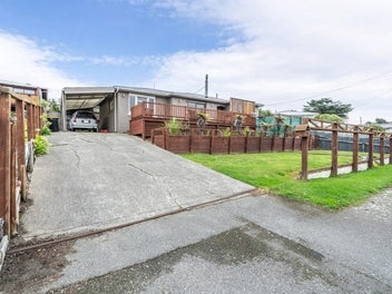 44 Ocean Beach Road, Bluff