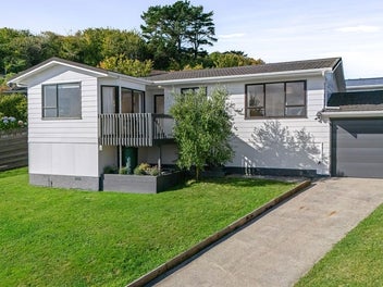 42 Dominica Crescent, Grenada Village, Wellington