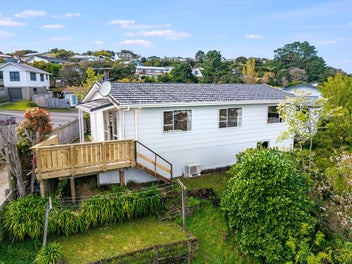 12 Gaff Place, Whitby, Porirua