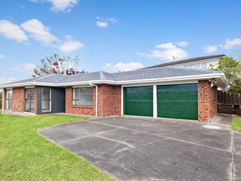 10 Darlington Place, Glendene, Auckland