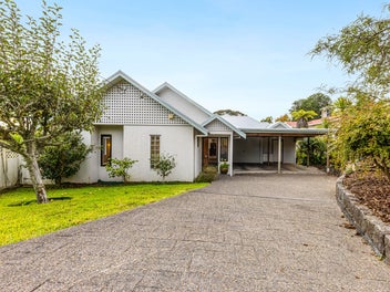 21A Island Bay Road, Beach Haven, Auckland