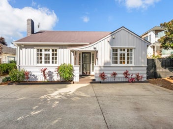 10A Ropata Avenue, Point England, Auckland