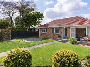 11 Japonica Drive, Beach Haven, Auckland