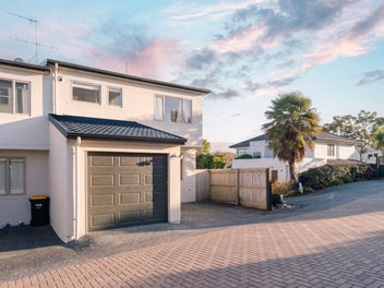 1/34 Fields Parade, Oteha, Auckland