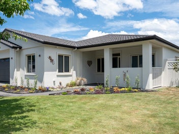 14 Heynes Place, Clive, Clive