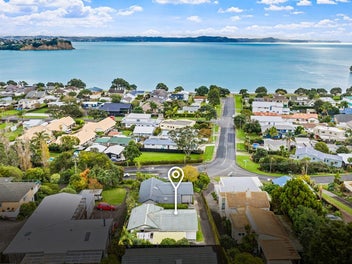 2/25 Beach Road, Manly, Whangaparaoa